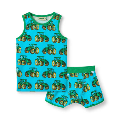 Portræt af undertøjssæt med traktormotiv