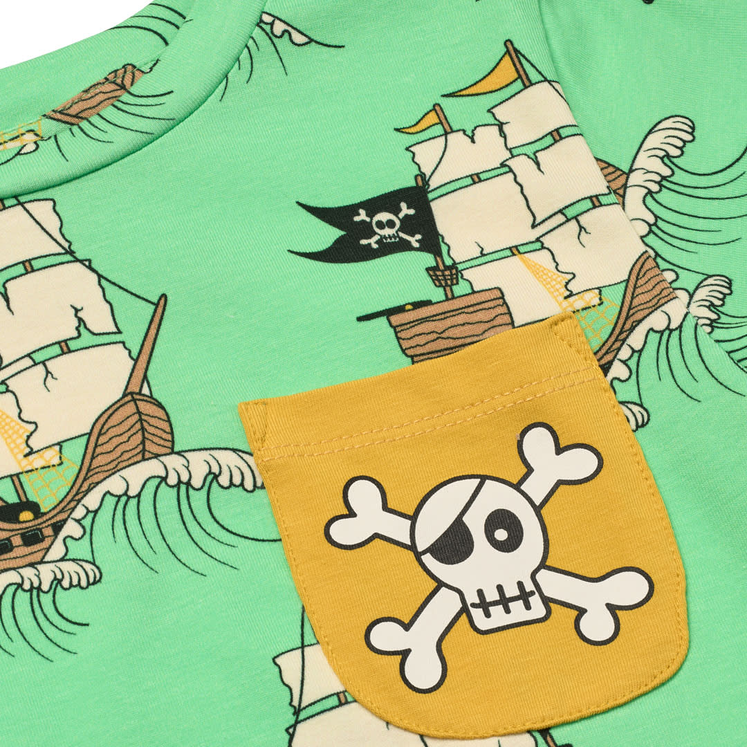 T-shirt med piratskibe