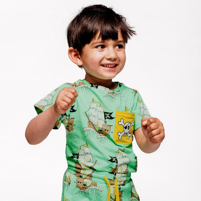 T-shirt med piratskibe