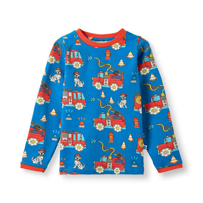 Blå sweater med brandbil motiver forfra