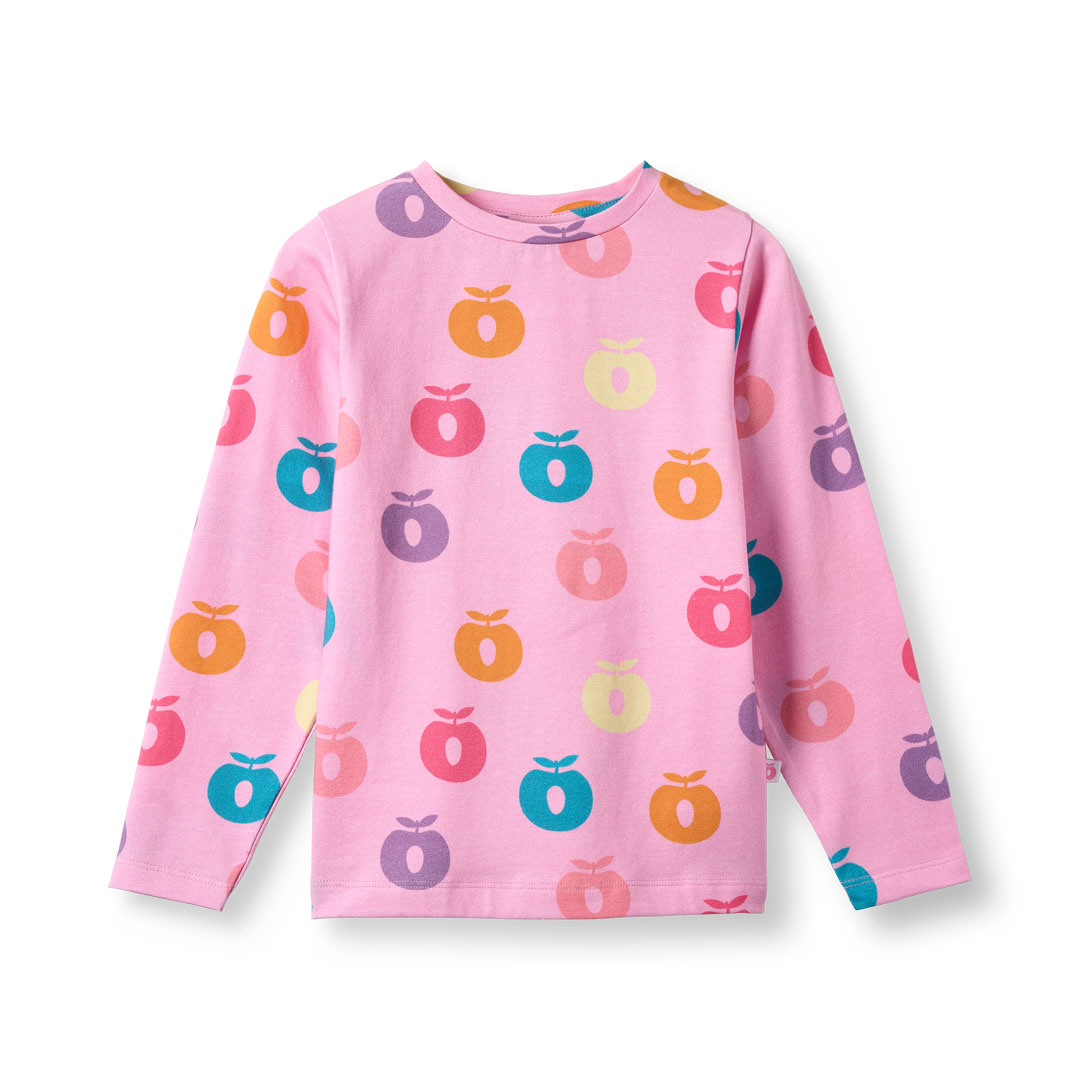 Lyserød sweater og æble motiver forfra