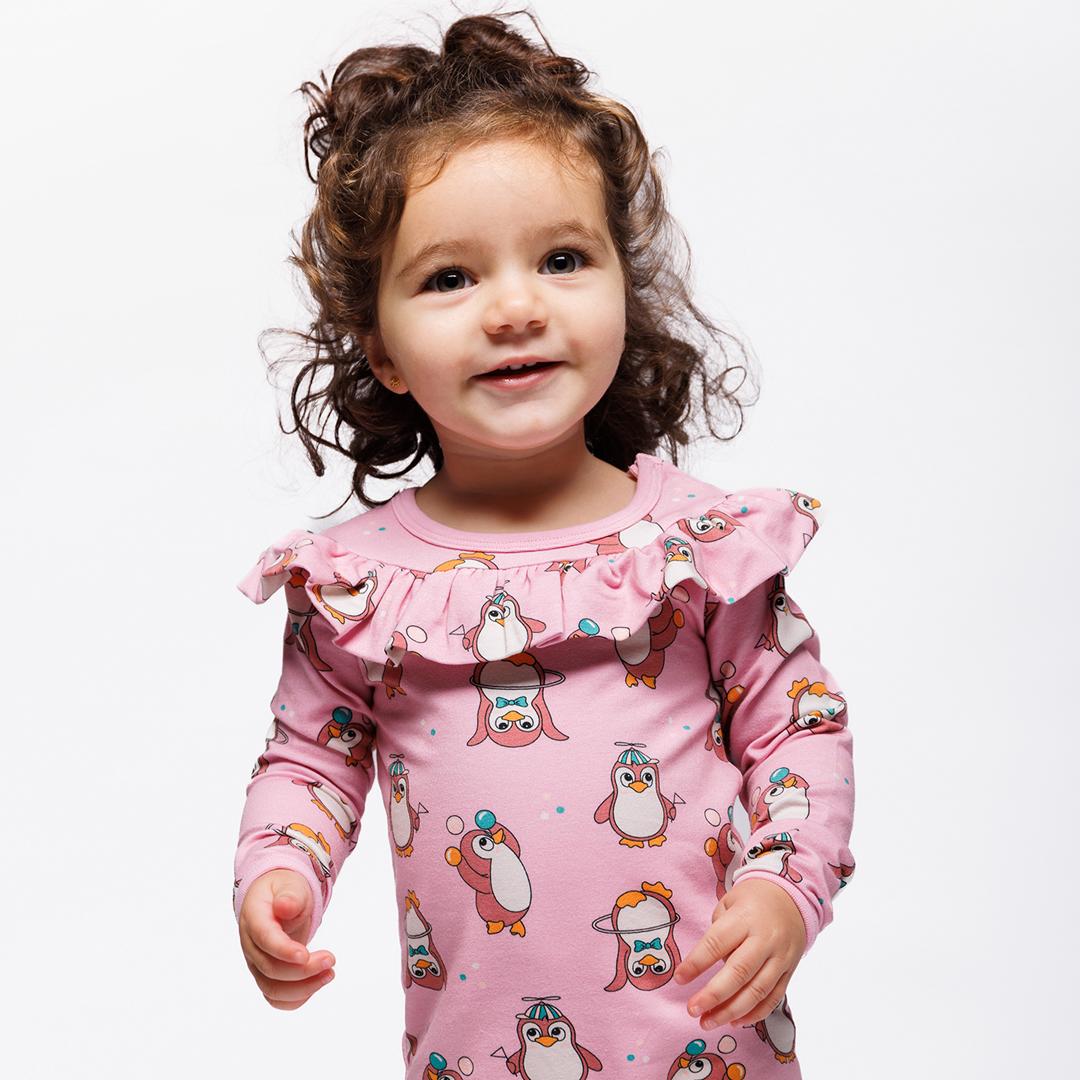 Paula Red langærmet heldragt med cirkus pingviner