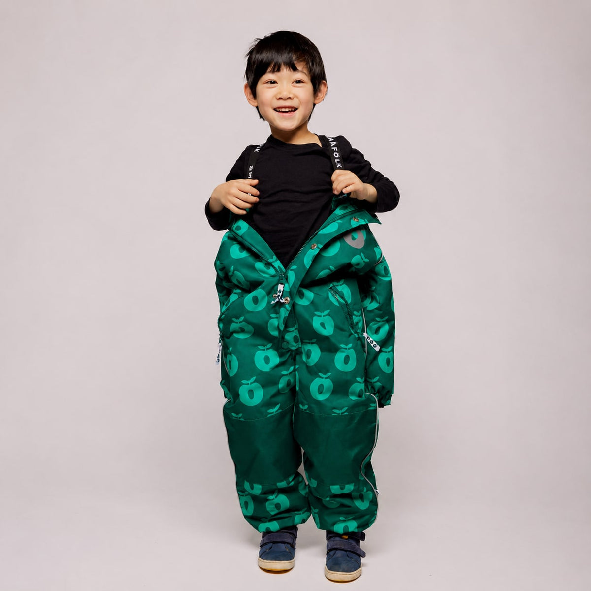 Children's snowsuit with apples