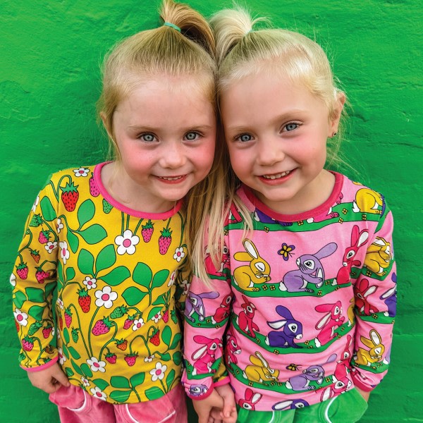 Langærmet bluse med jordbær til børn