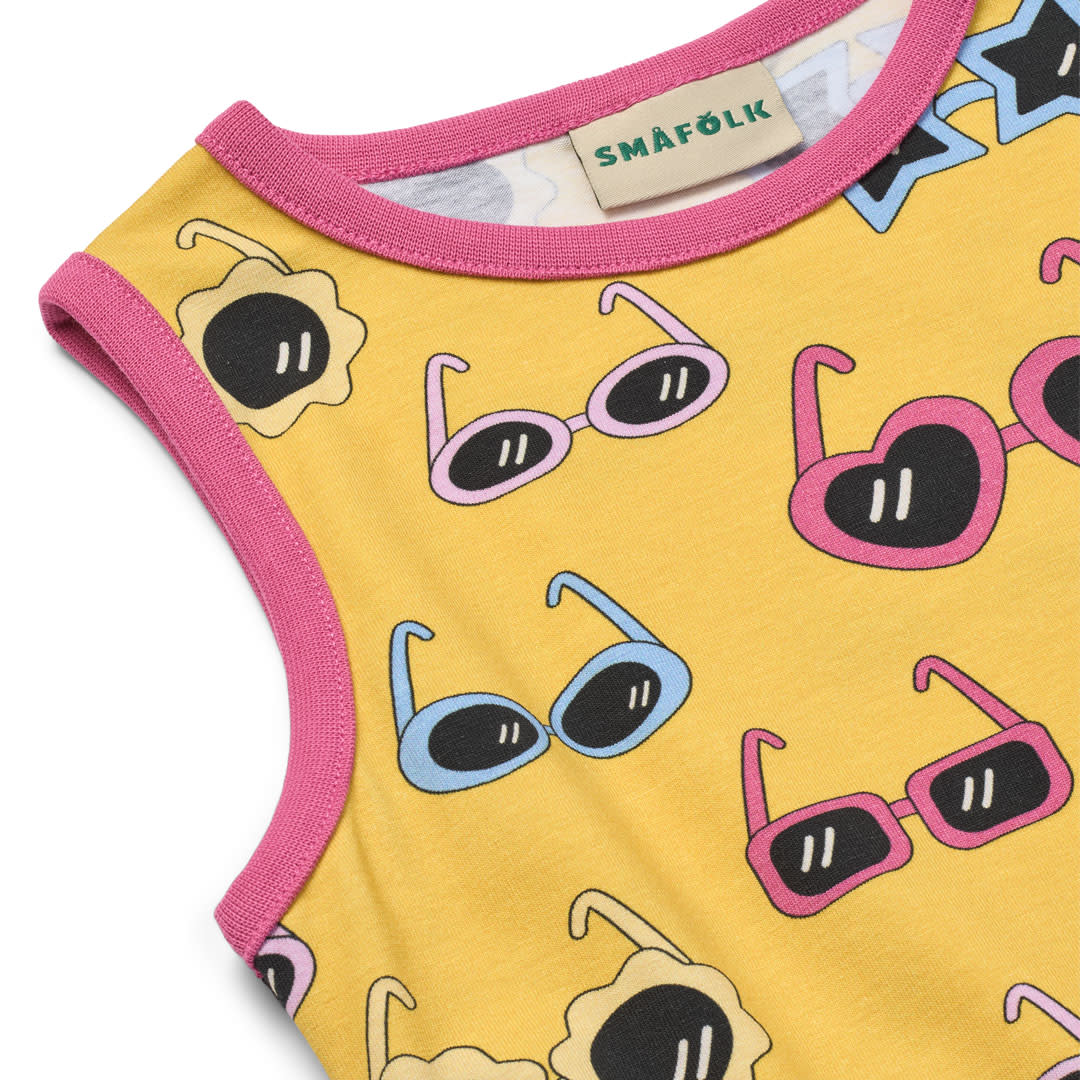 Evelina ærmeløs kjole med solbriller